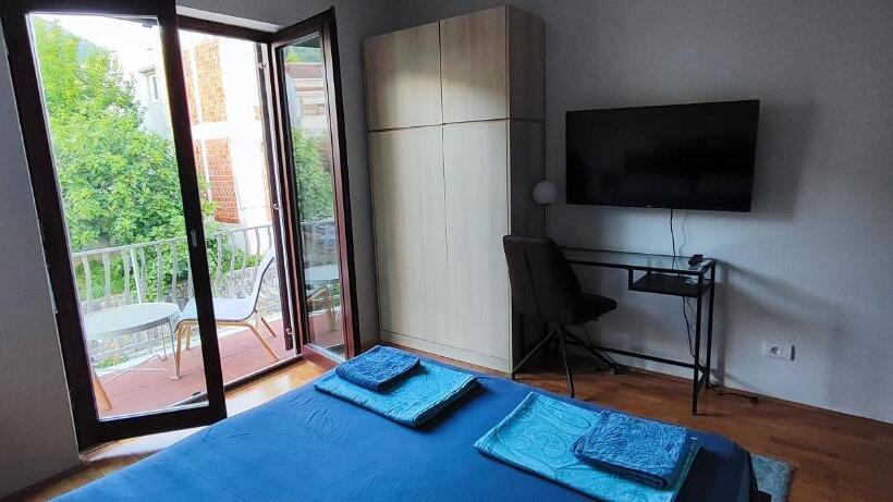 اتاق استاندارد با بالکن, Igors