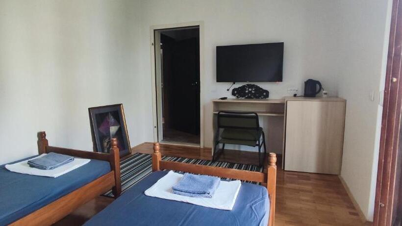 اتاق استاندارد با چشمانداز باغ, Igors