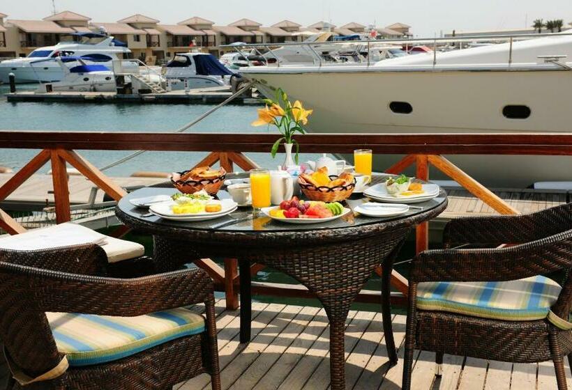 کابین, Albander Hotel & Resort