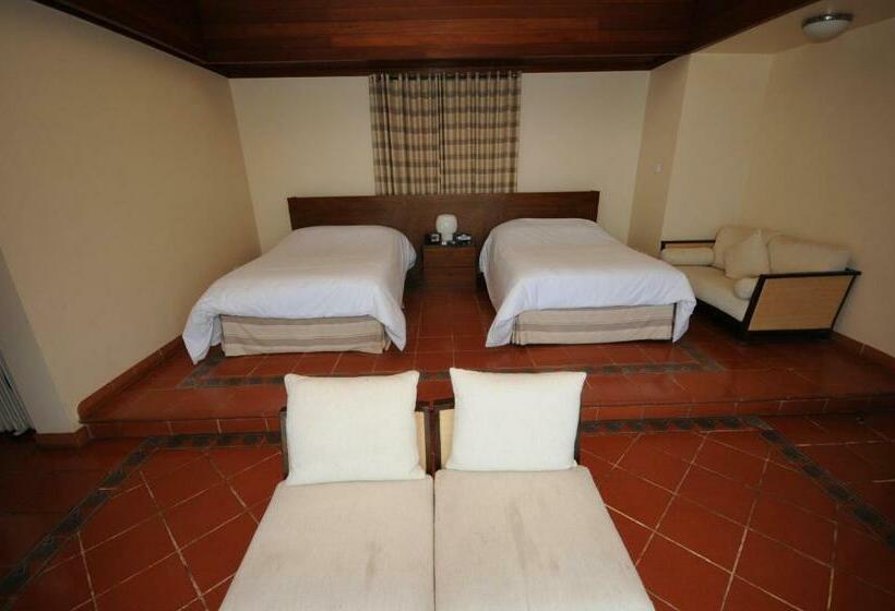 کابین, Albander Hotel & Resort