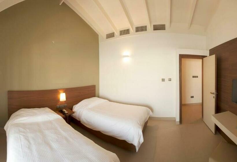 کلبه ییلاقی, Albander Hotel & Resort