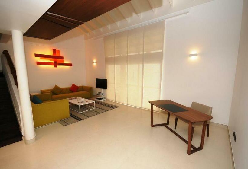 کلبه ییلاقی, Albander Hotel & Resort