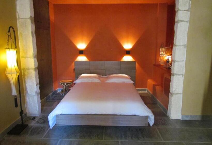 جناح مطلّ علي الحديقة, Bohobé Naboty