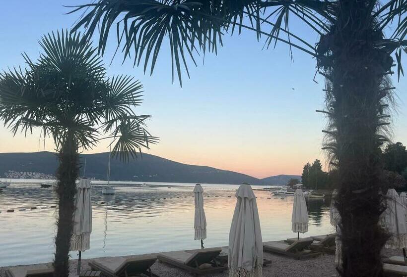 آپارتمان 1 خوابه با تراس, Casa Maruca