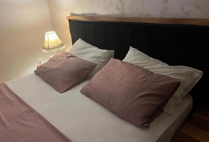 آپارتمان 1 خوابه با تراس, Casa Maruca