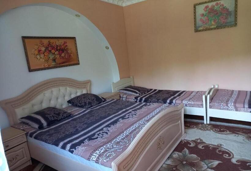 Cameră Triplă Basică, садиба віталія