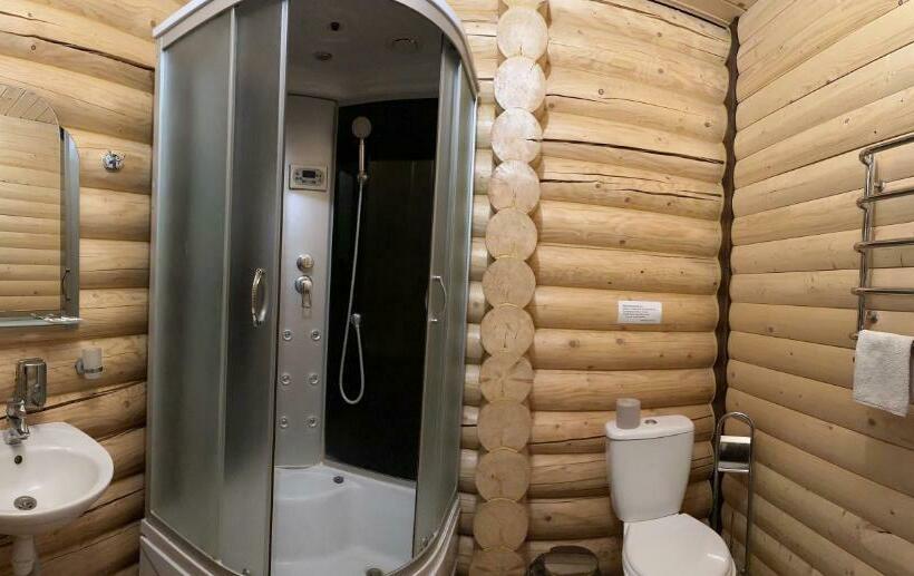 غرفة قياسية ثلاثية, батярський двір