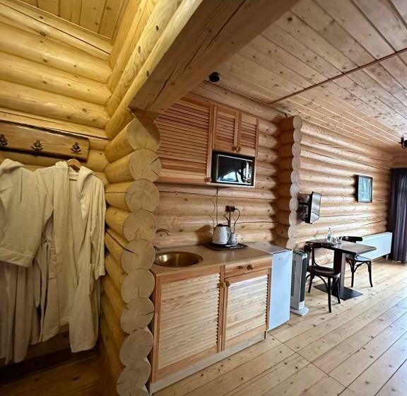 غرفة قياسية رباعية, батярський двір