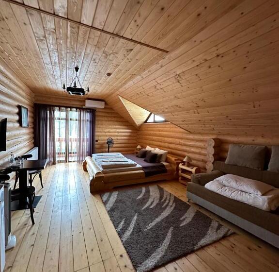 غرفة قياسية رباعية, батярський двір