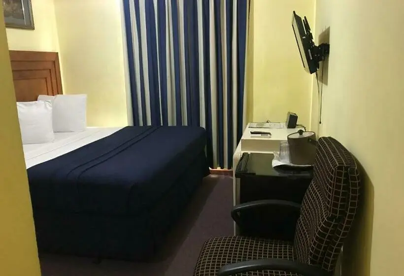 キングサイズベッドのスタンダードルーム, Airport Suites