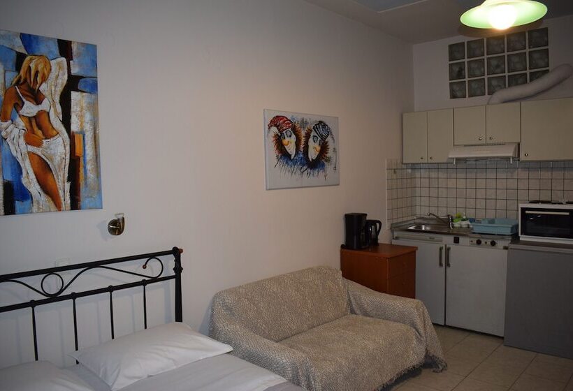 带城市景观带一个卧室的公寓, Alena Apartments