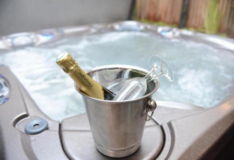 Апартаменты 3 Спальни, Au30