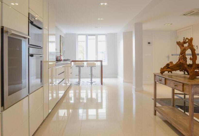 Апартаменты 3 Спальни, Au30