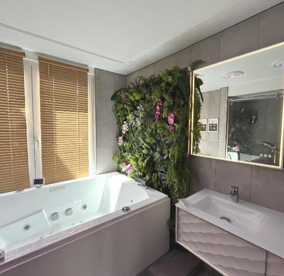 Люкс с гидромассажем, Au30