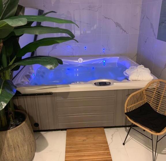 Люкс с гидромассажем, Au30