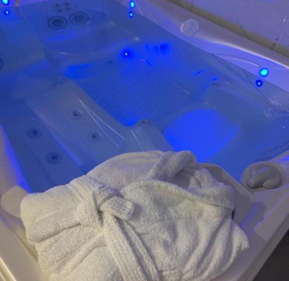 Люкс с гидромассажем, Au30