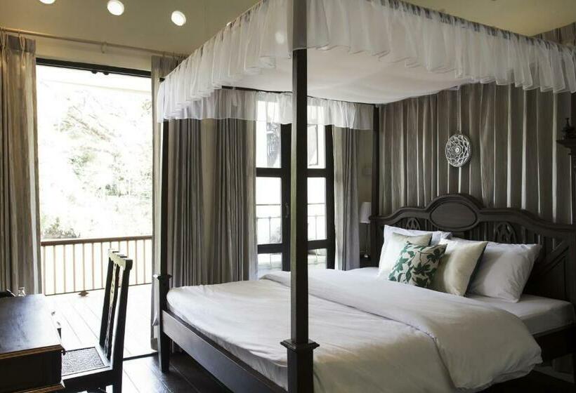 Люкс с Террасой, Baan Luang Rajamaitri Historic Inn