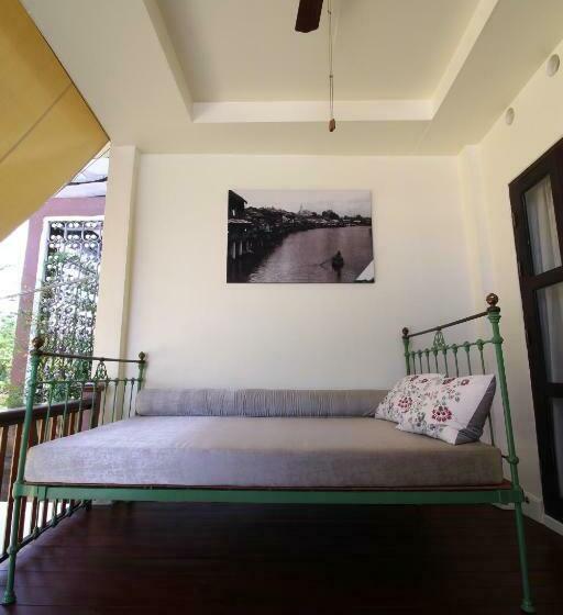 Люкс с Террасой, Baan Luang Rajamaitri Historic Inn