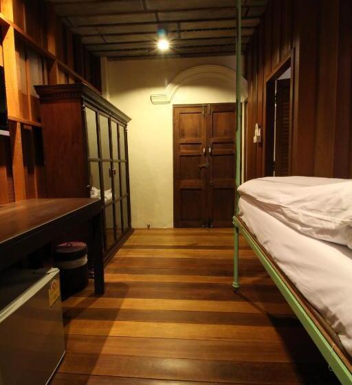 Люкс с Террасой, Baan Luang Rajamaitri Historic Inn