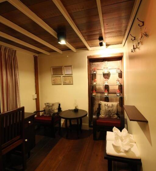 Студия Стандарт, Baan Luang Rajamaitri Historic Inn