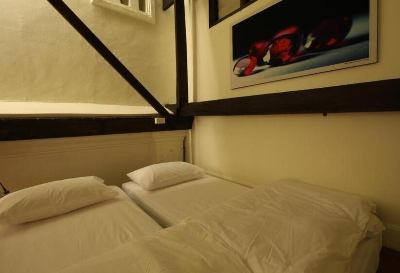 Студио Стандарт с Балконом, Baan Luang Rajamaitri Historic Inn