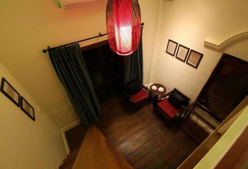 Студио Стандарт с Балконом, Baan Luang Rajamaitri Historic Inn