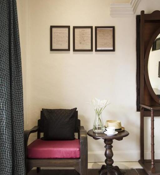 Студио Стандарт с Балконом, Baan Luang Rajamaitri Historic Inn