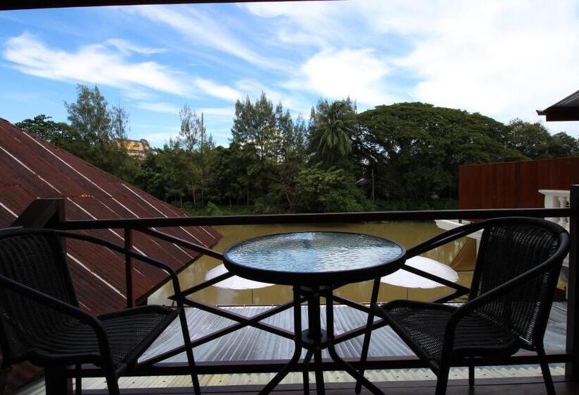 Студио Стандарт с Балконом, Baan Luang Rajamaitri Historic Inn