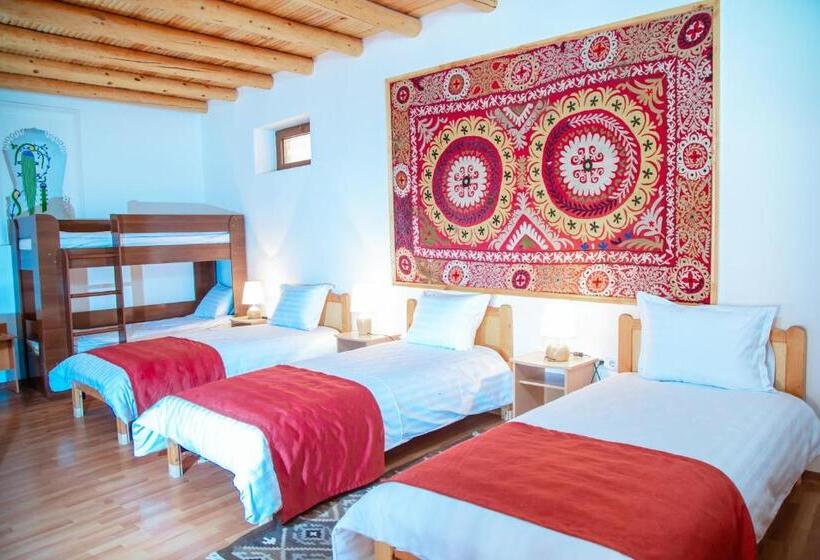 اتاق استاندارد سه نفره, Bibikhanum