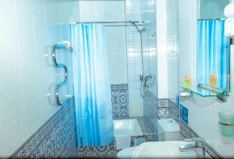 اتاق استاندارد سه نفره, Bibikhanum