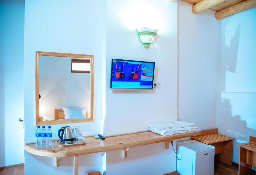 اتاق استاندارد سه نفره, Bibikhanum