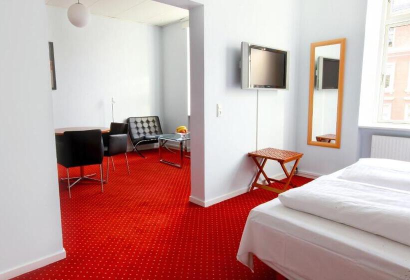 Quarto Superior, Nora Copenhagen