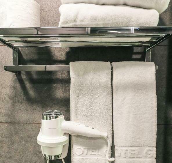 غرفة قياسية, On City