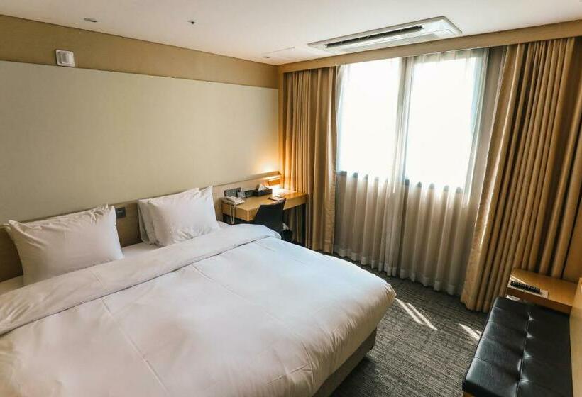 غرفة ديلوكس, On City