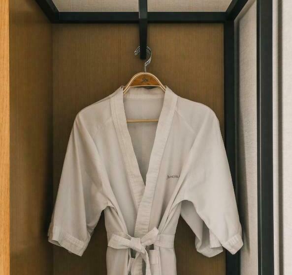 غرفة قياسية, On City