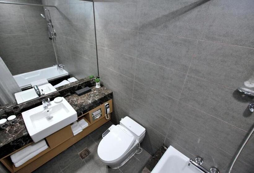 غرفة ديلوكس, On City