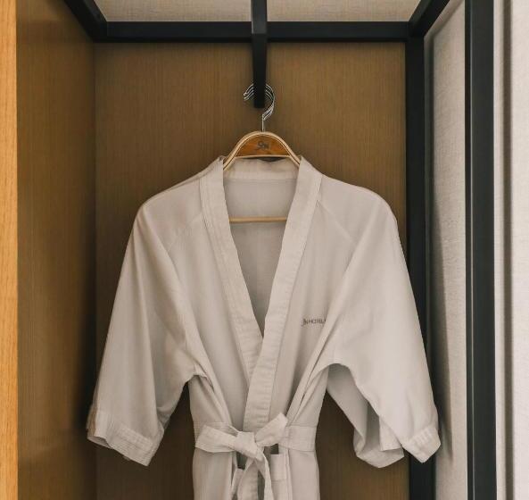 غرفة ديلوكس, On City