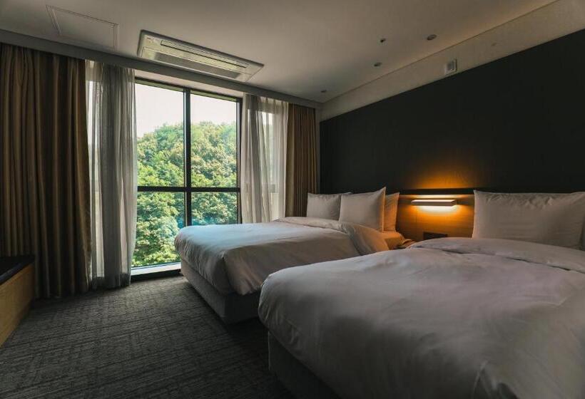 غرفة ديلوكس, On City