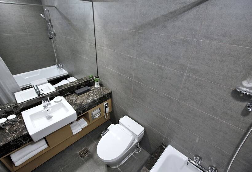 غرفة ديلوكس, On City