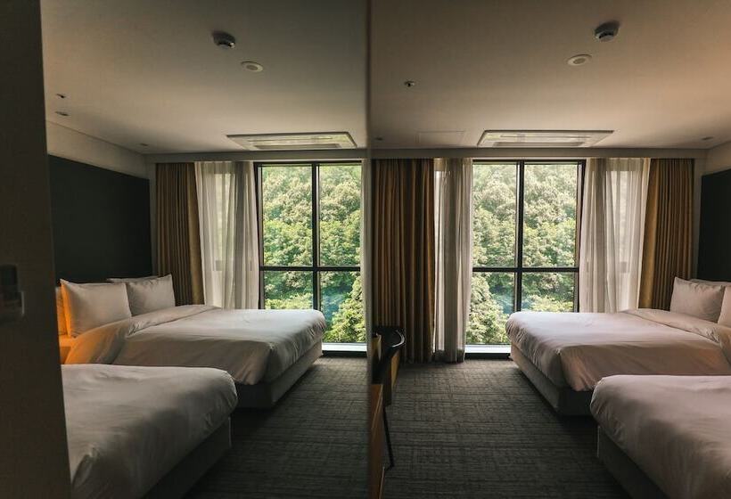 غرفة ديلوكس, On City