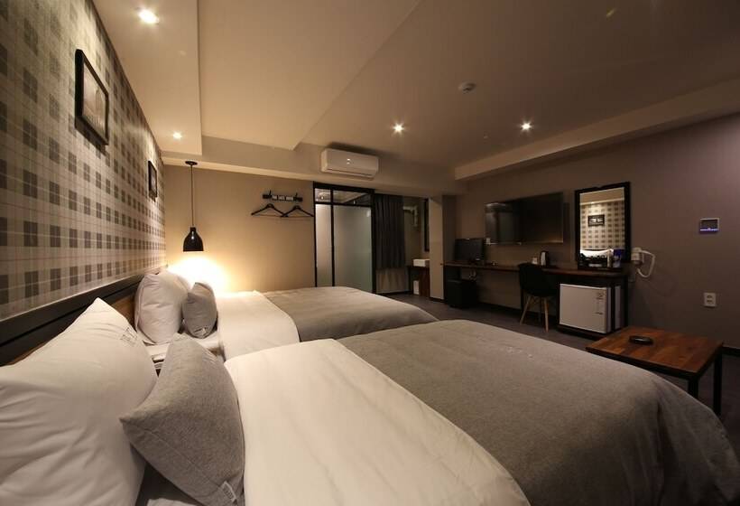디럭스 룸, The Last Hotel Nampo