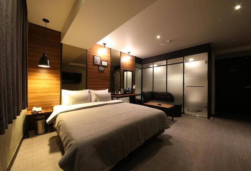 프리미엄 룸, The Last Hotel Nampo