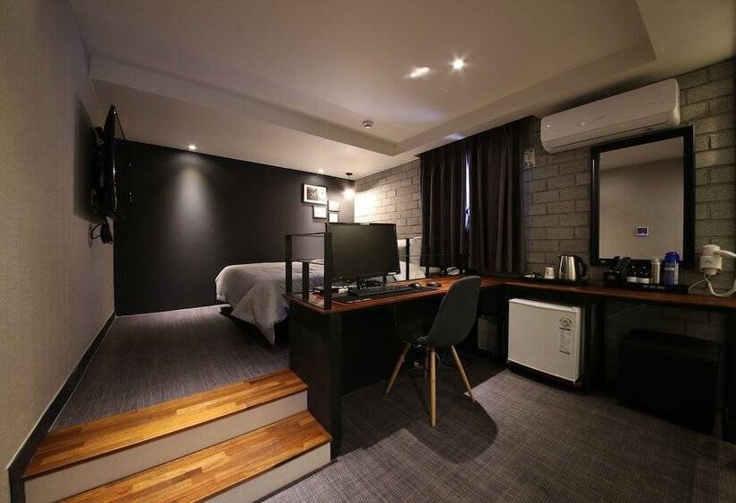 디럭스 룸, The Last Hotel Nampo