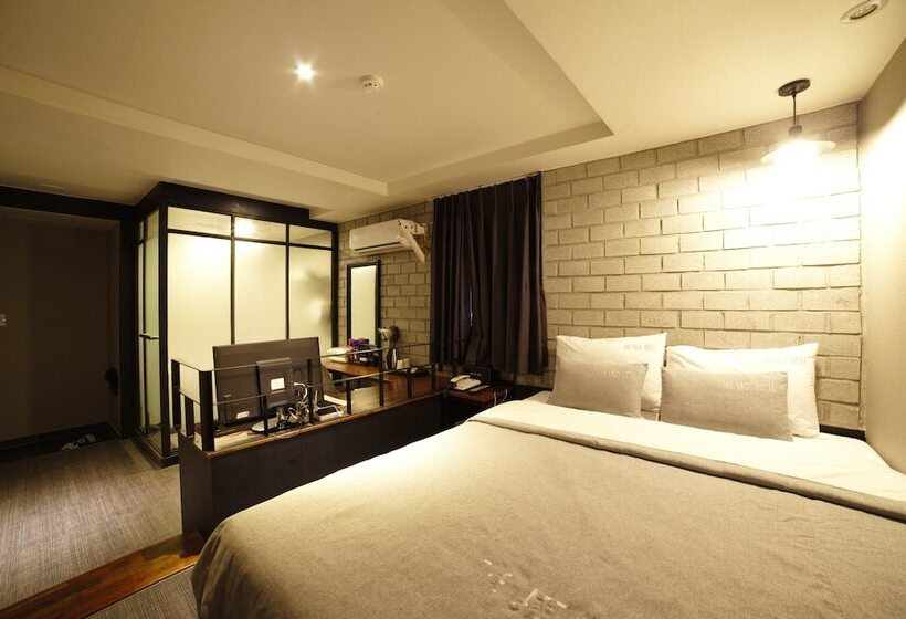 디럭스 룸, The Last Hotel Nampo