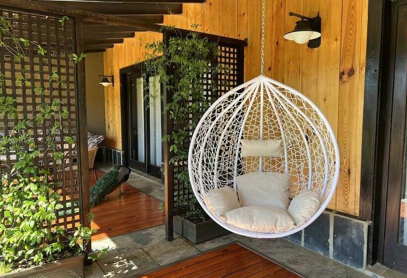 غرفة ديلوكس, Malachite Manor