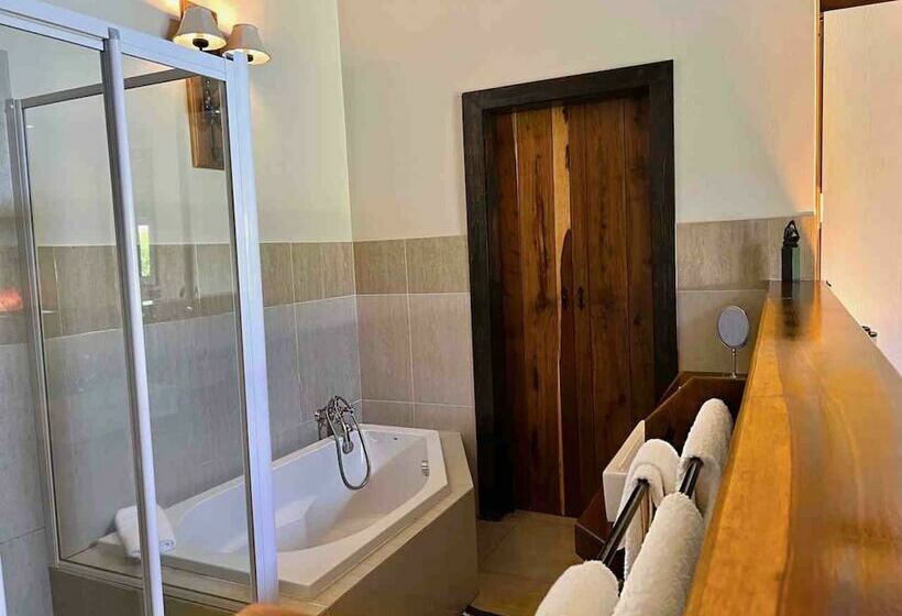 غرفة ديلوكس, Malachite Manor