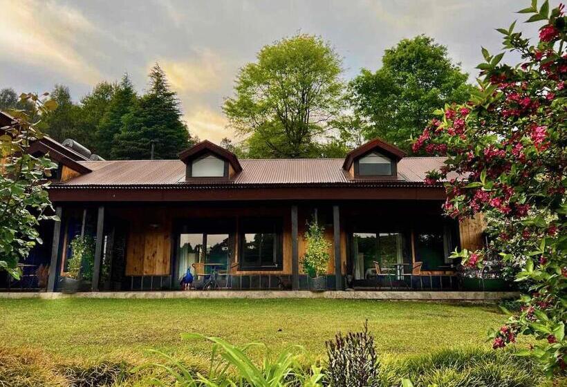 غرفة قياسية, Malachite Manor