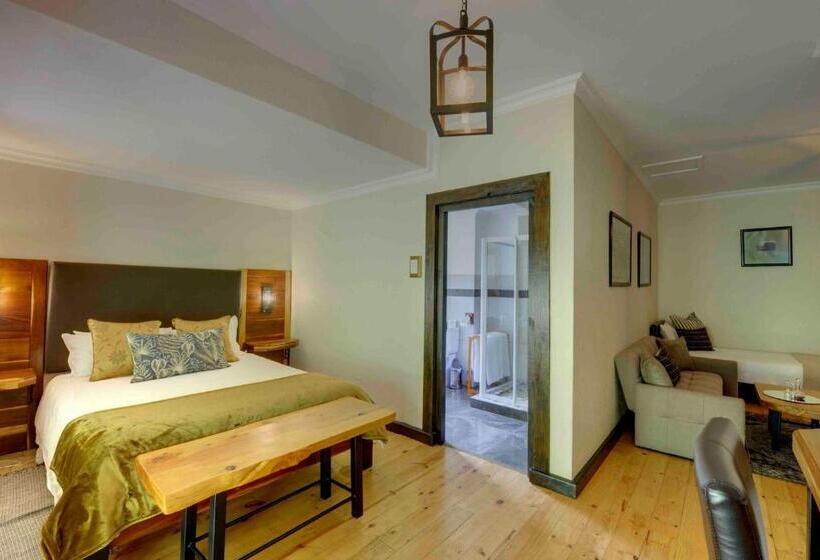 غرفة عائلية, Malachite Manor