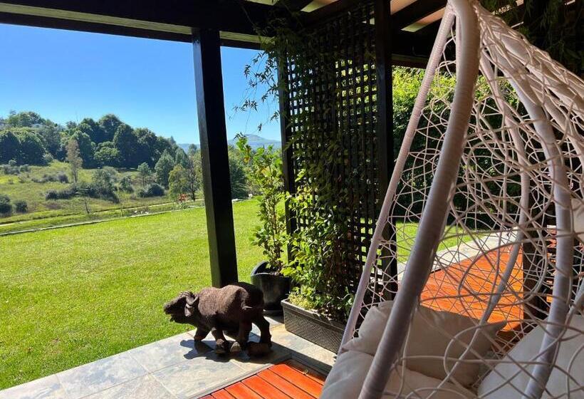 غرفة كلاسيكية, Malachite Manor