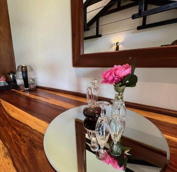 غرفة ديلوكس ثلاثية, Malachite Manor